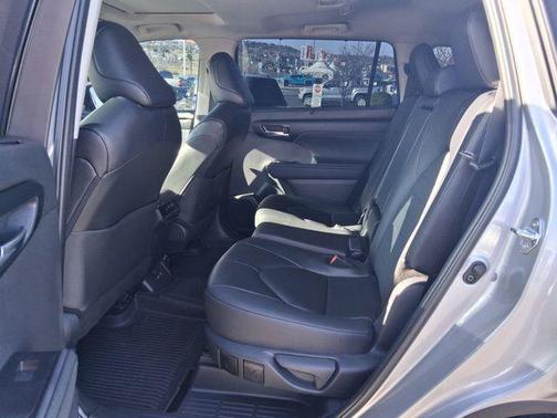 2025 Toyota Highlander XLE