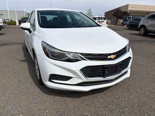 Summit White 2017 Chevrolet Cruze LT