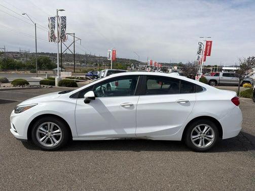 Summit White 2017 Chevrolet Cruze LT