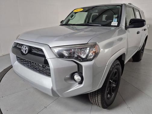 Classic Silver Metallic 2016 Toyota 4Runner SR5