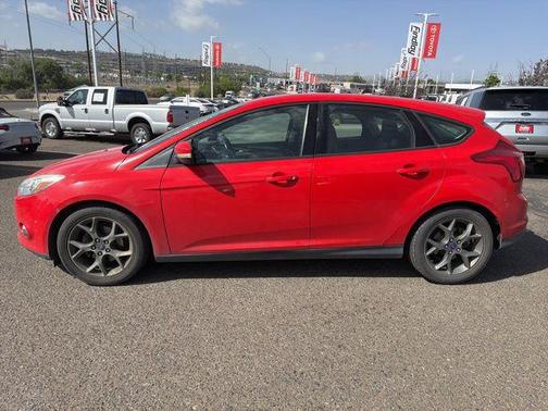 Red 2013 Ford Focus SE