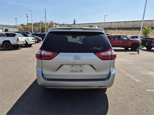 2019 Toyota Sienna XLE Premium