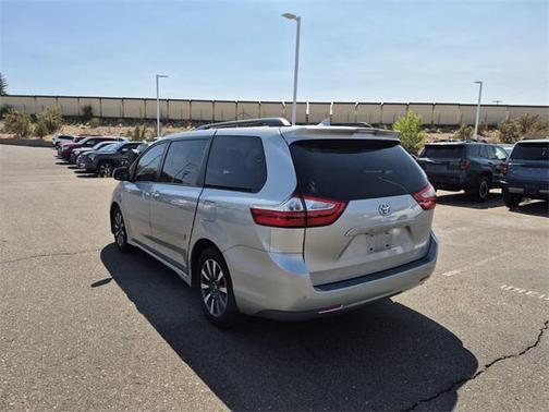 2019 Toyota Sienna XLE Premium