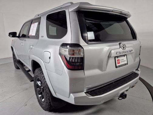 Classic Silver Metallic 2018 Toyota 4Runner SR5 Premium