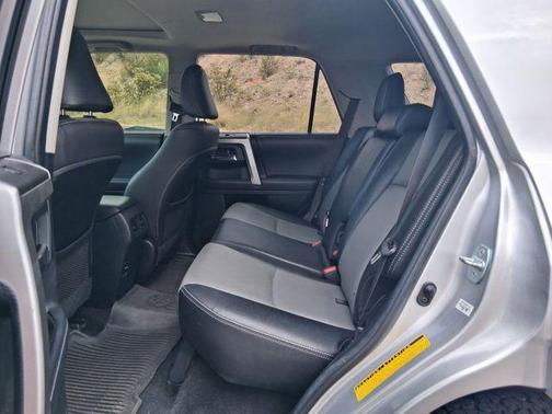 Classic Silver Metallic 2018 Toyota 4Runner SR5 Premium