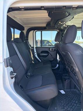Bright White Clearcoat 2021 Jeep Gladiator Mojave 4x4