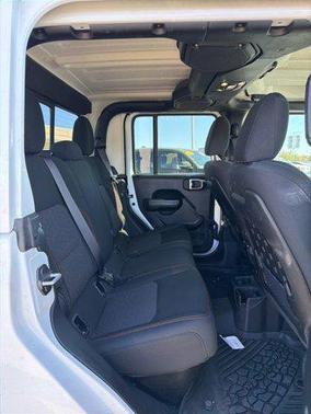 Bright White Clearcoat 2021 Jeep Gladiator Mojave 4x4