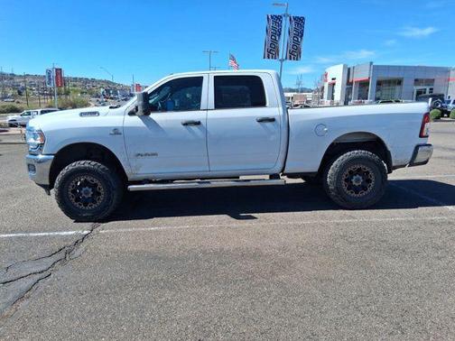 2022 RAM 2500 Tradesman Crew Cab 4x4 6'4' Box