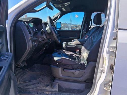 2022 RAM 2500 Tradesman Crew Cab 4x4 6'4' Box