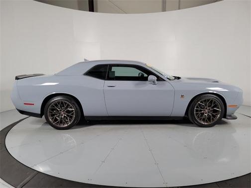 Photo 3 of 35 of 2022 Dodge Challenger R/T Scat Pack