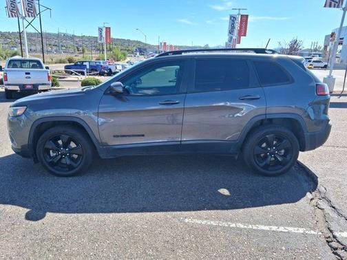 Granite Crystal Metallic Clearcoat 2019 Jeep Cherokee Altitude