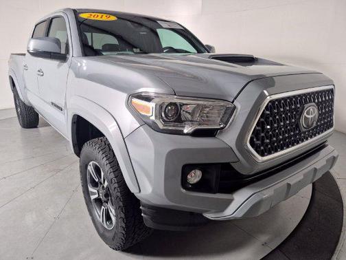 Super White 2019 Toyota Tacoma TRD Sport