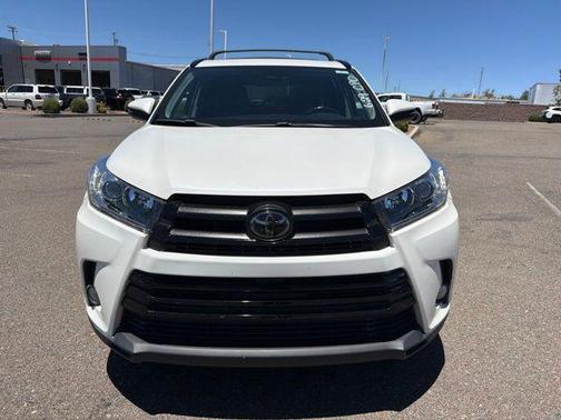 Blizzard Pearl 2017 Toyota Highlander SE