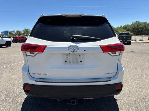 Blizzard Pearl 2017 Toyota Highlander SE