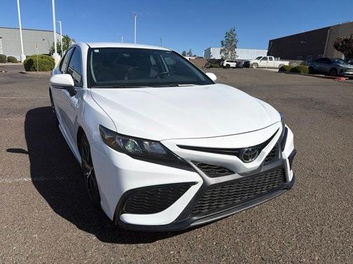 Ice Cap 2023 Toyota Camry SE