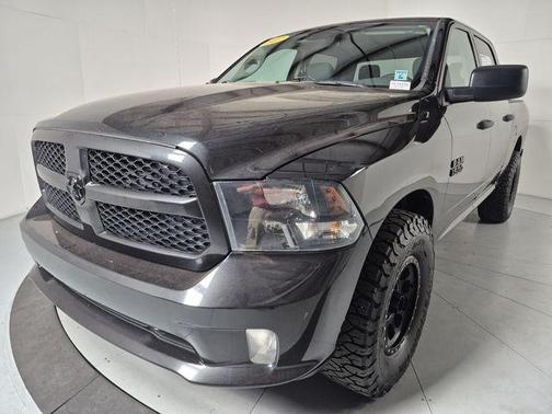 Brilliant Black Crystal Pearlcoat 2017 RAM 1500 Express