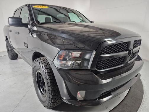 Brilliant Black Crystal Pearlcoat 2017 RAM 1500 Express