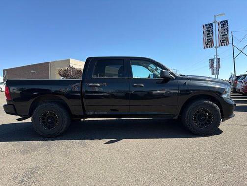 Brilliant Black Crystal Pearlcoat 2017 RAM 1500 Express