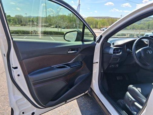 Blizzard Pearl w/Black Roof 2019 Toyota C-HR Limited