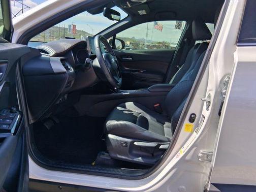 Blizzard Pearl w/Black Roof 2019 Toyota C-HR Limited