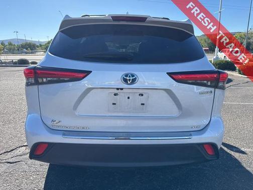 2022 Toyota Highlander Hybrid XLE