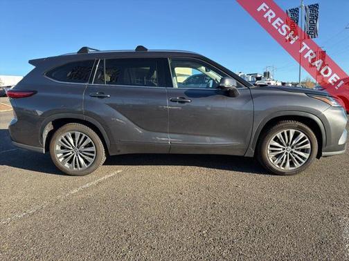 2023 Toyota Highlander Platinum