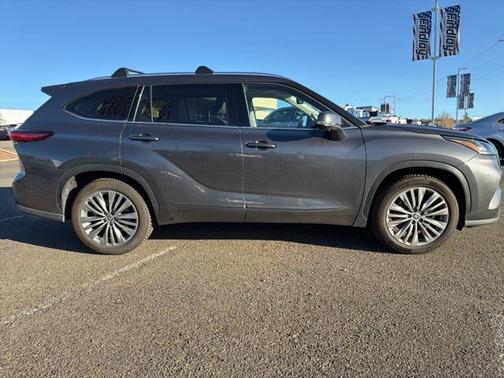 2023 Toyota Highlander Platinum