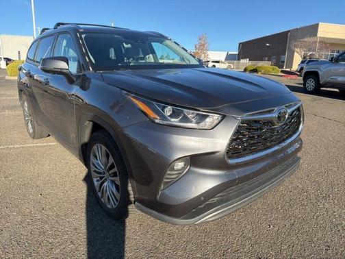 2023 Toyota Highlander Platinum