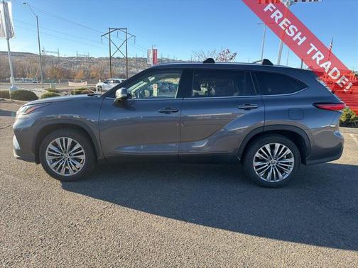 2023 Toyota Highlander Platinum