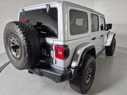 Silver Zynith Clearcoat 2024 Jeep Wrangler Rubicon 392