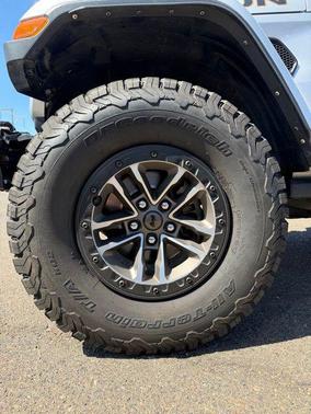 Silver Zynith Clearcoat 2024 Jeep Wrangler Rubicon 392