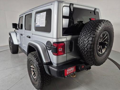 Silver Zynith Clearcoat 2024 Jeep Wrangler Rubicon 392