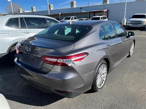 Photo 4 of 4 of 2019 Toyota Camry Hybrid XLE