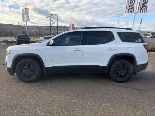 2022 GMC Acadia AWD AT4