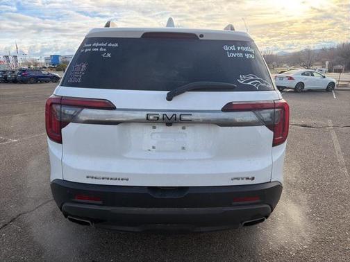 2022 GMC Acadia AWD AT4
