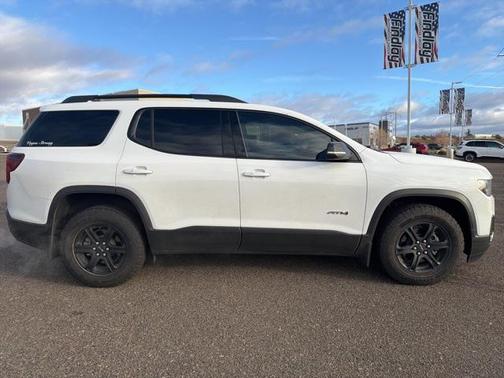 2022 GMC Acadia AWD AT4