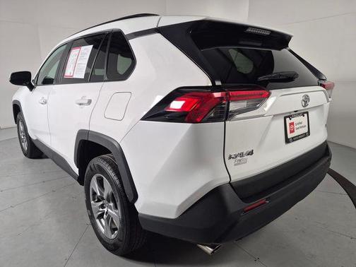 Ice Cap 2024 Toyota RAV4 XLE