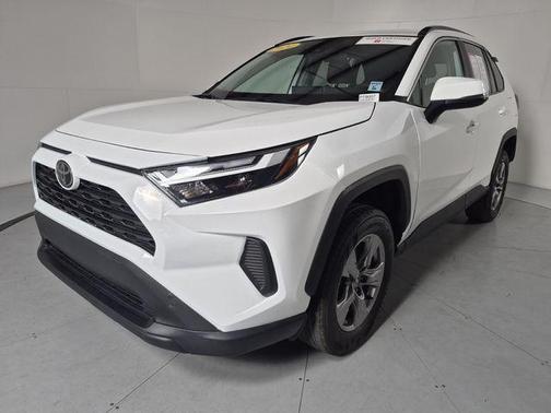 Ice Cap 2024 Toyota RAV4 XLE
