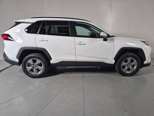 Ice Cap 2024 Toyota RAV4 XLE
