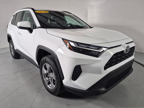 Ice Cap 2024 Toyota RAV4 XLE
