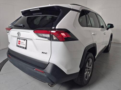 Ice Cap 2024 Toyota RAV4 XLE
