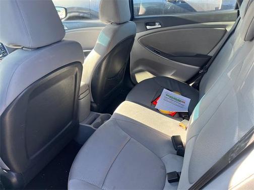 Photo 3 of 4 of 2015 Hyundai Accent Sport