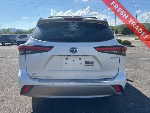 2021 Toyota Highlander Hybrid Platinum