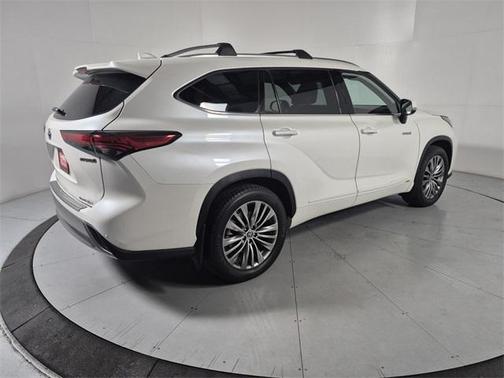 2021 Toyota Highlander Hybrid Platinum