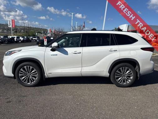 2021 Toyota Highlander Hybrid Platinum