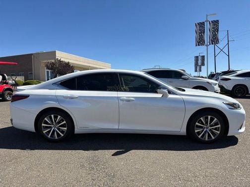 Eminent White Pearl 2019 Lexus ES 300h Base