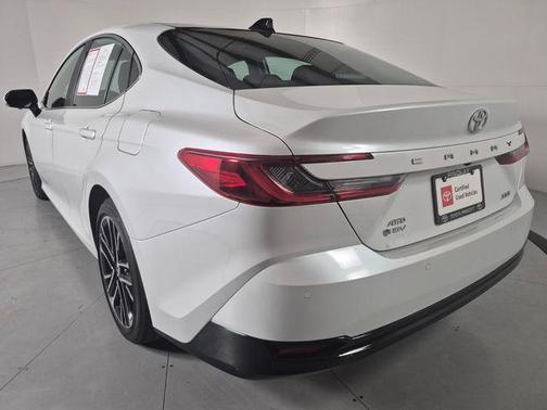 Pearl 2025 Toyota Camry XLE