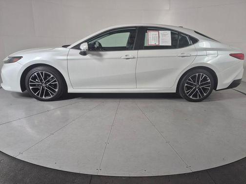 Pearl 2025 Toyota Camry XLE