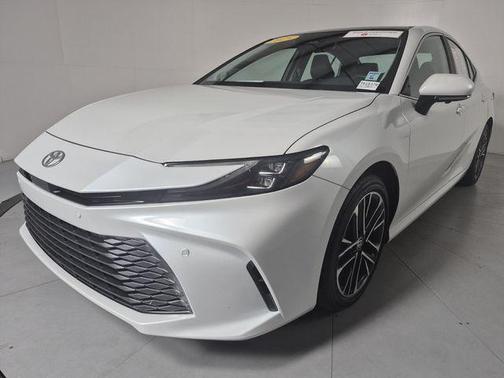 Pearl 2025 Toyota Camry XLE