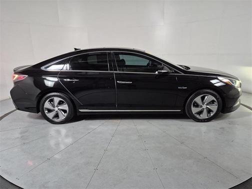 2017 Hyundai SONATA Hybrid Limited